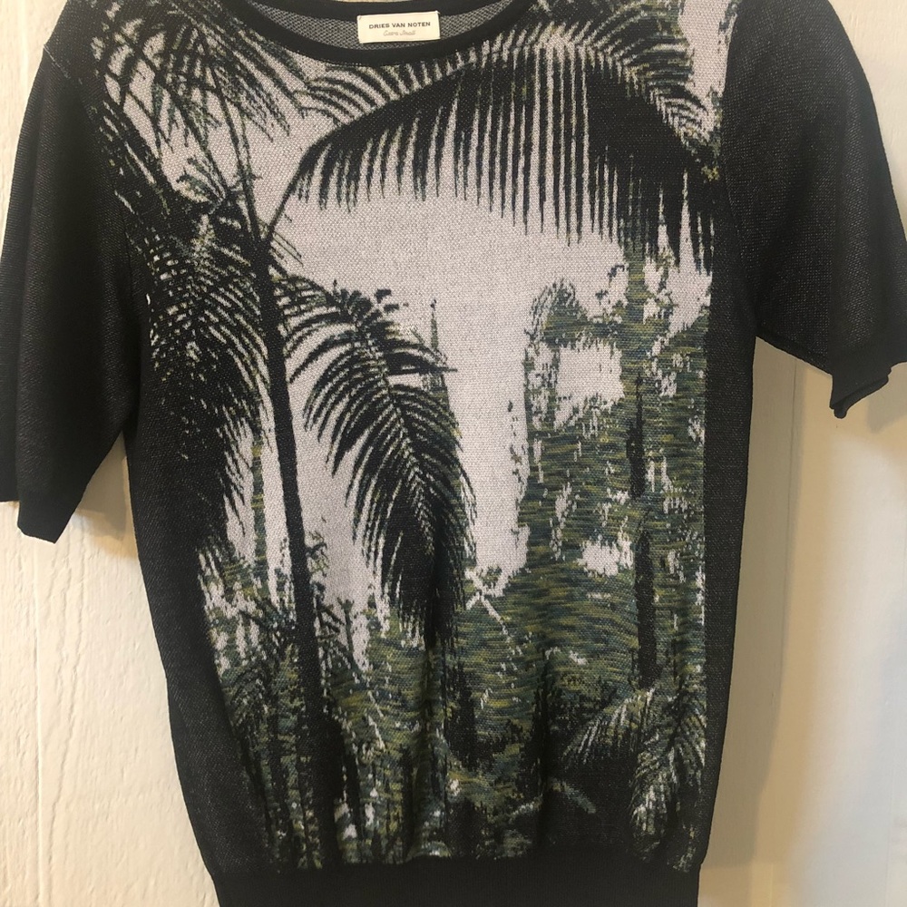 Dries Van Noten short sleeve sweater in XS.